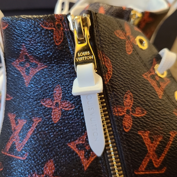 Louis Vuitton Catogram Stellar Sneaker Boot. Unisex - Picture 6 of 11